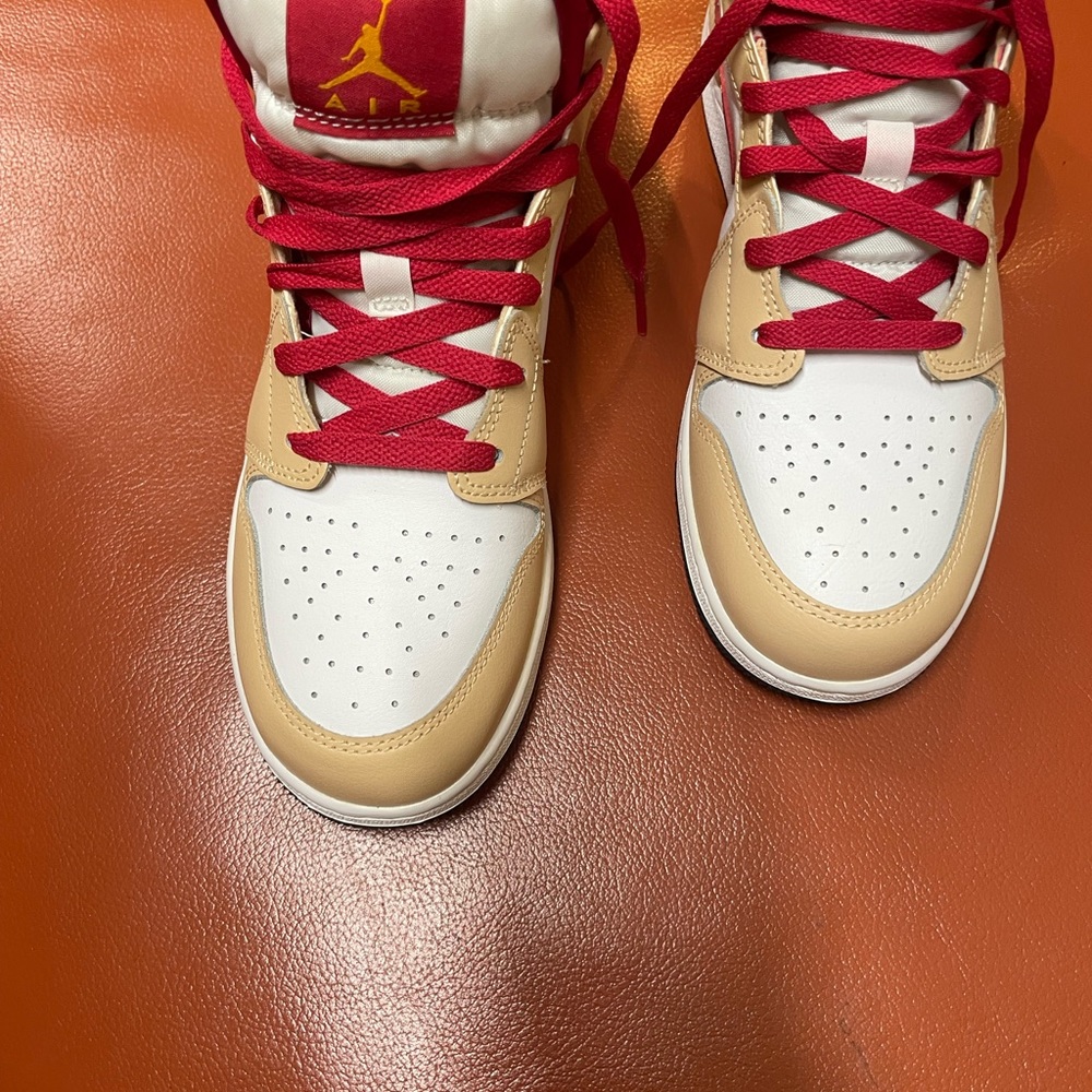 🔥Nike Jordan Mid - Picture 3 of 5